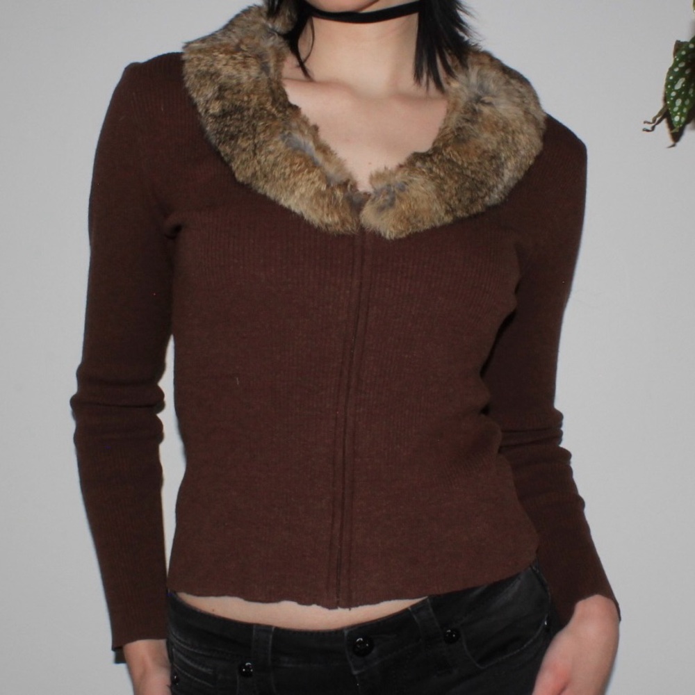 Vintage brown ribbed knit zip up sweater with rabbit fur collar